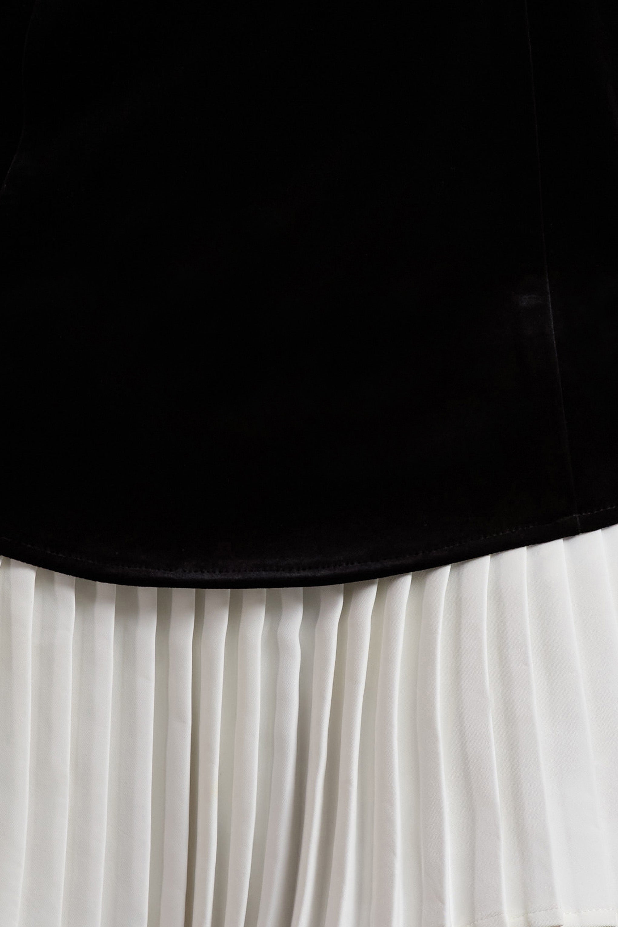 Americano | Black Velvet Sweetheart Long-Sleeve Mini Dress