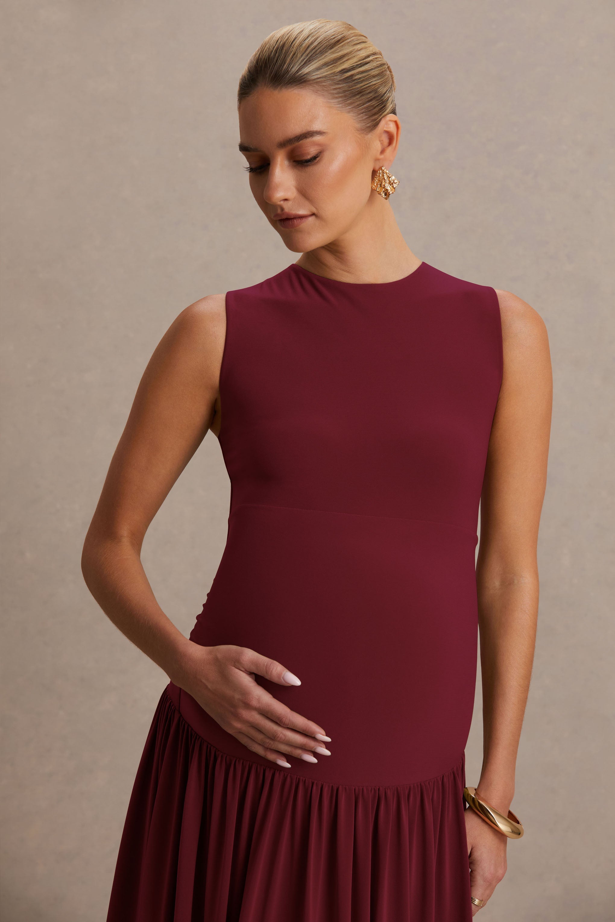 Outline | Burgundy Crew-Neck Maternity Maxi Dress With Pleated Skirt