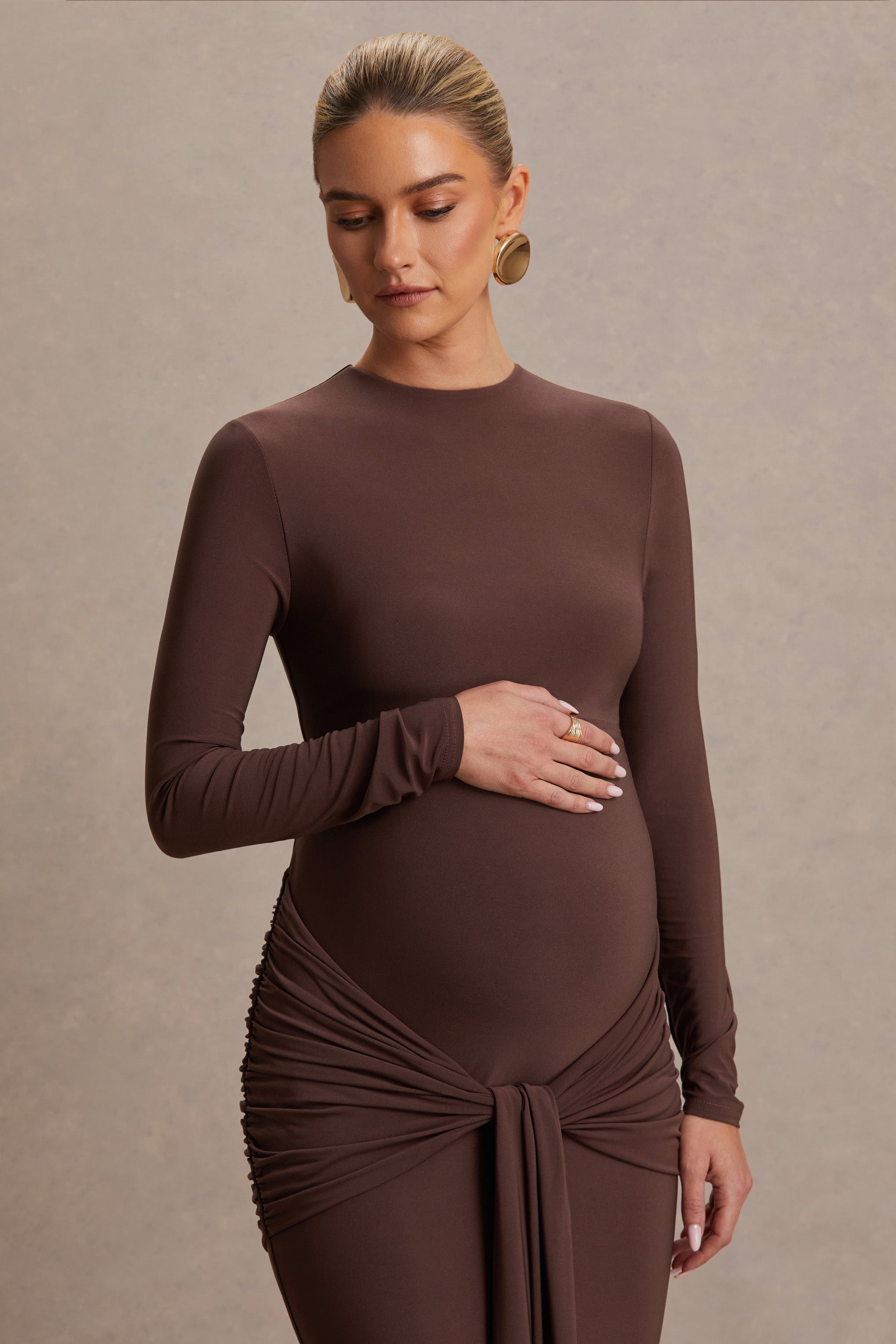 Aveny | Brown Crew-Neck Maternity Maxi Dress With Ruched-Detailing And Sash