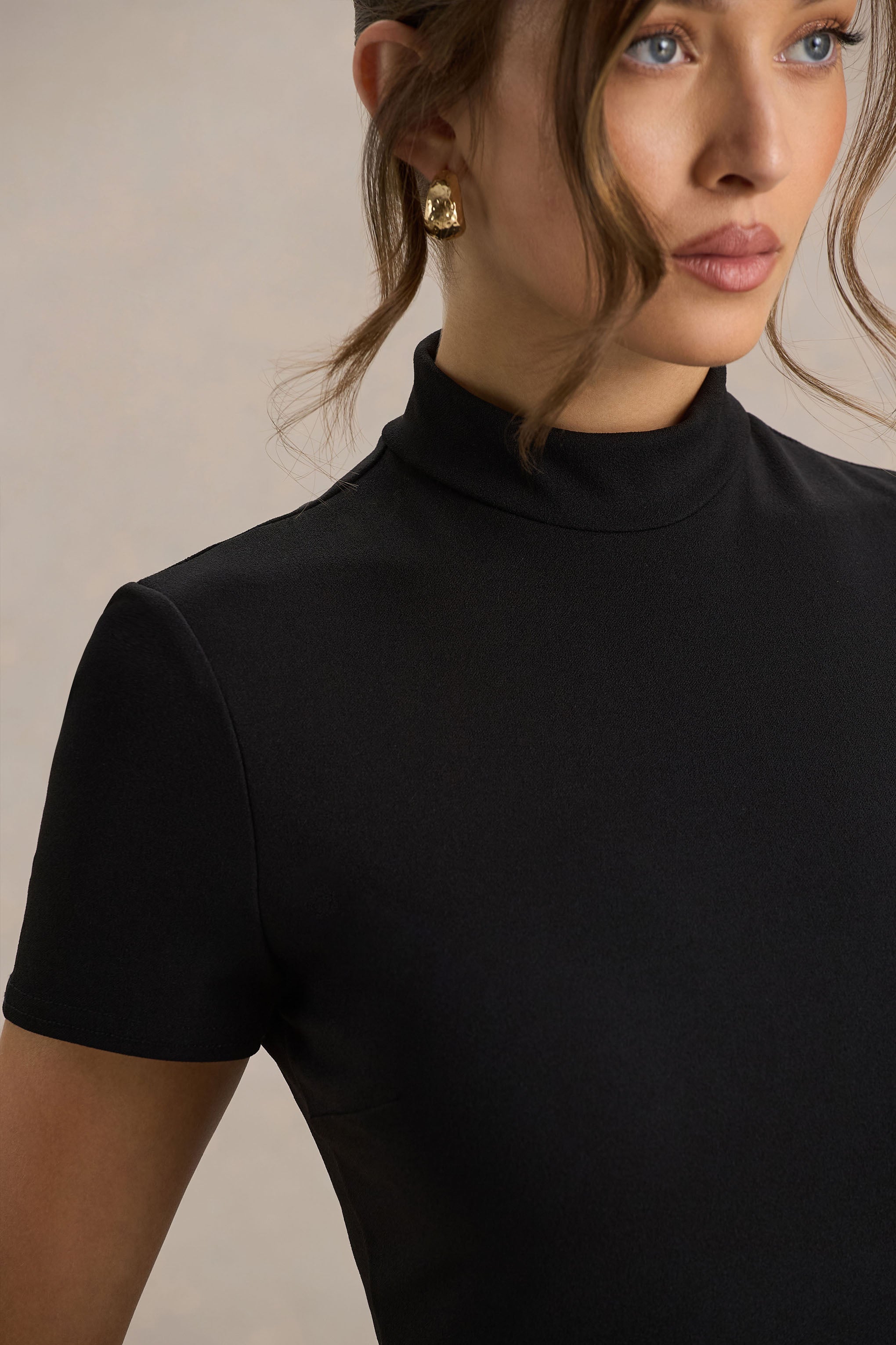 Bellona | Black High-Neck High-Low Midi Dress