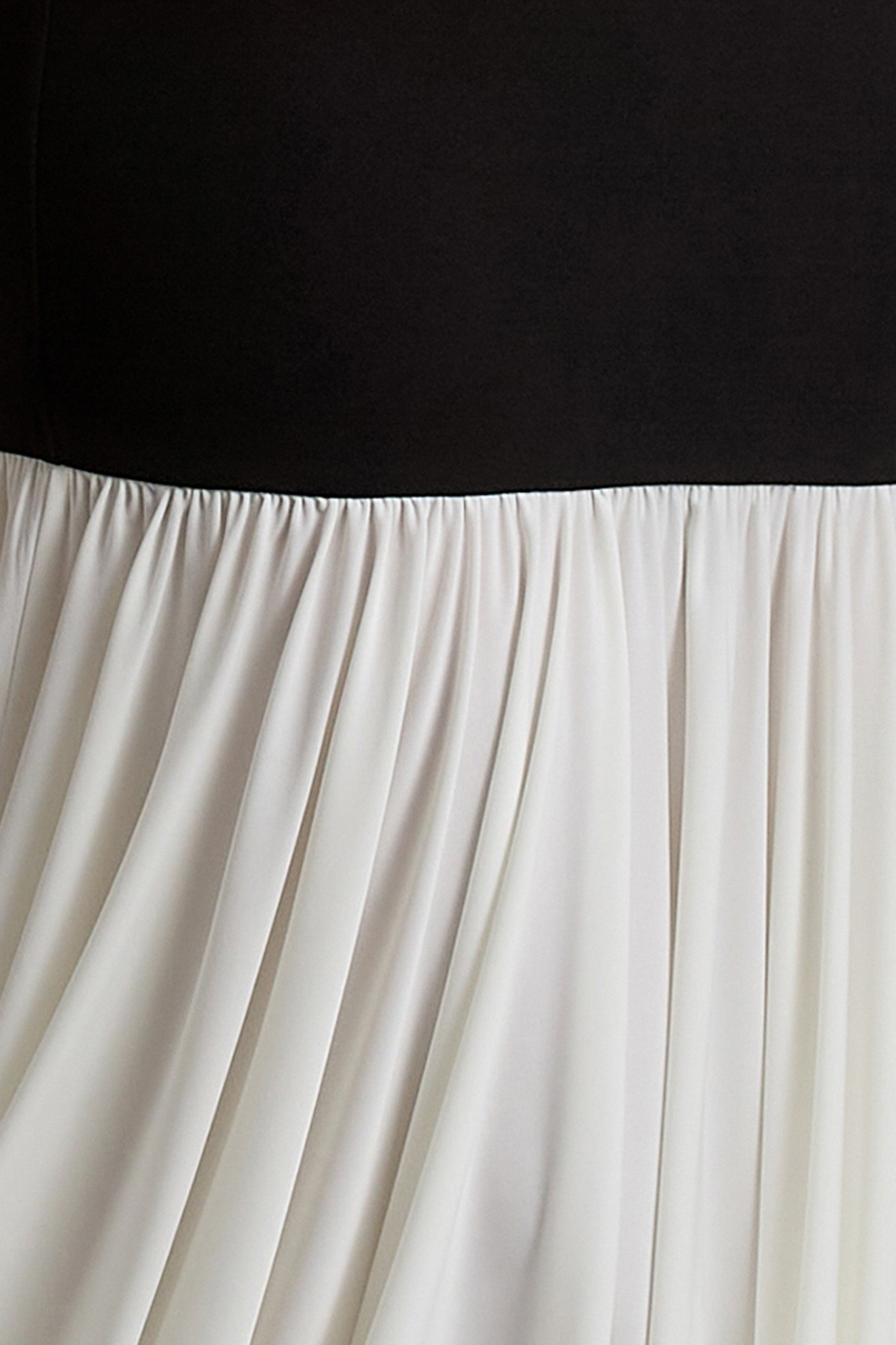 Cinzia | Black & White Puff-Sleeve Volume-Hem Midi Dress